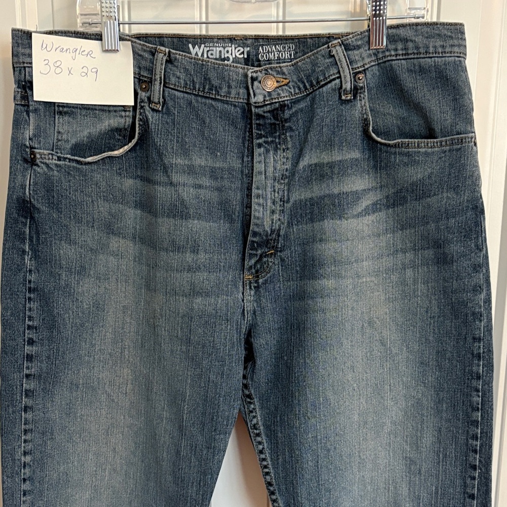 Wrangler Men’s Faded Blue Relaxed Fit Jeans